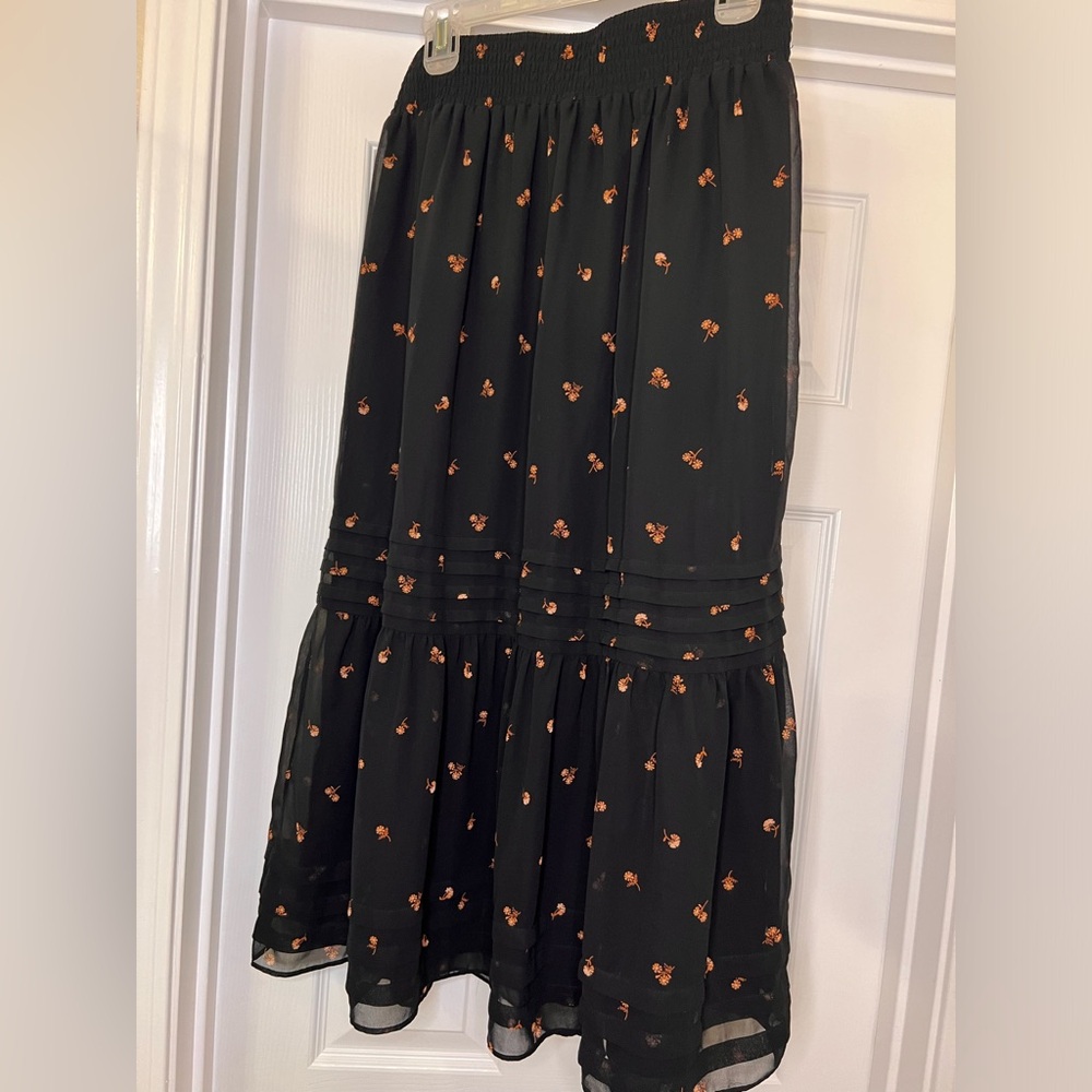 Madewell Floral Tiered Midi Skirt - Black w/ Embroidered Orange Flowers. Lined